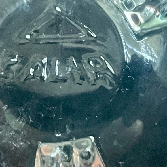 ‘DISTINCTIVE’ & VINTAGE, TRI-FOOTED, MINI ROUND GLASS ‘RING/TRINKET’ BOX… - Picture 6 of 6